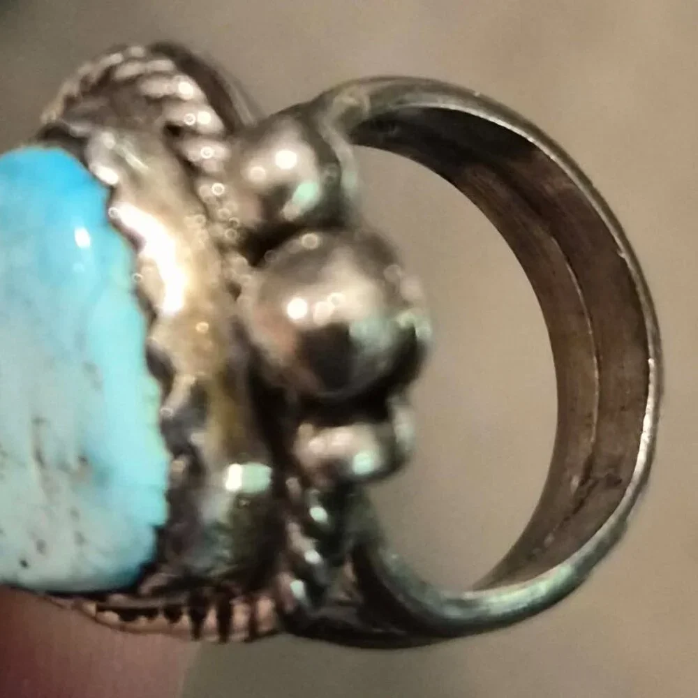Vintage Native American Navajo sterling silver and turquoise ring